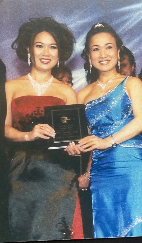 Mariann Tran and Kelli Nguyen-Ha receiving award for top producers in MLM business